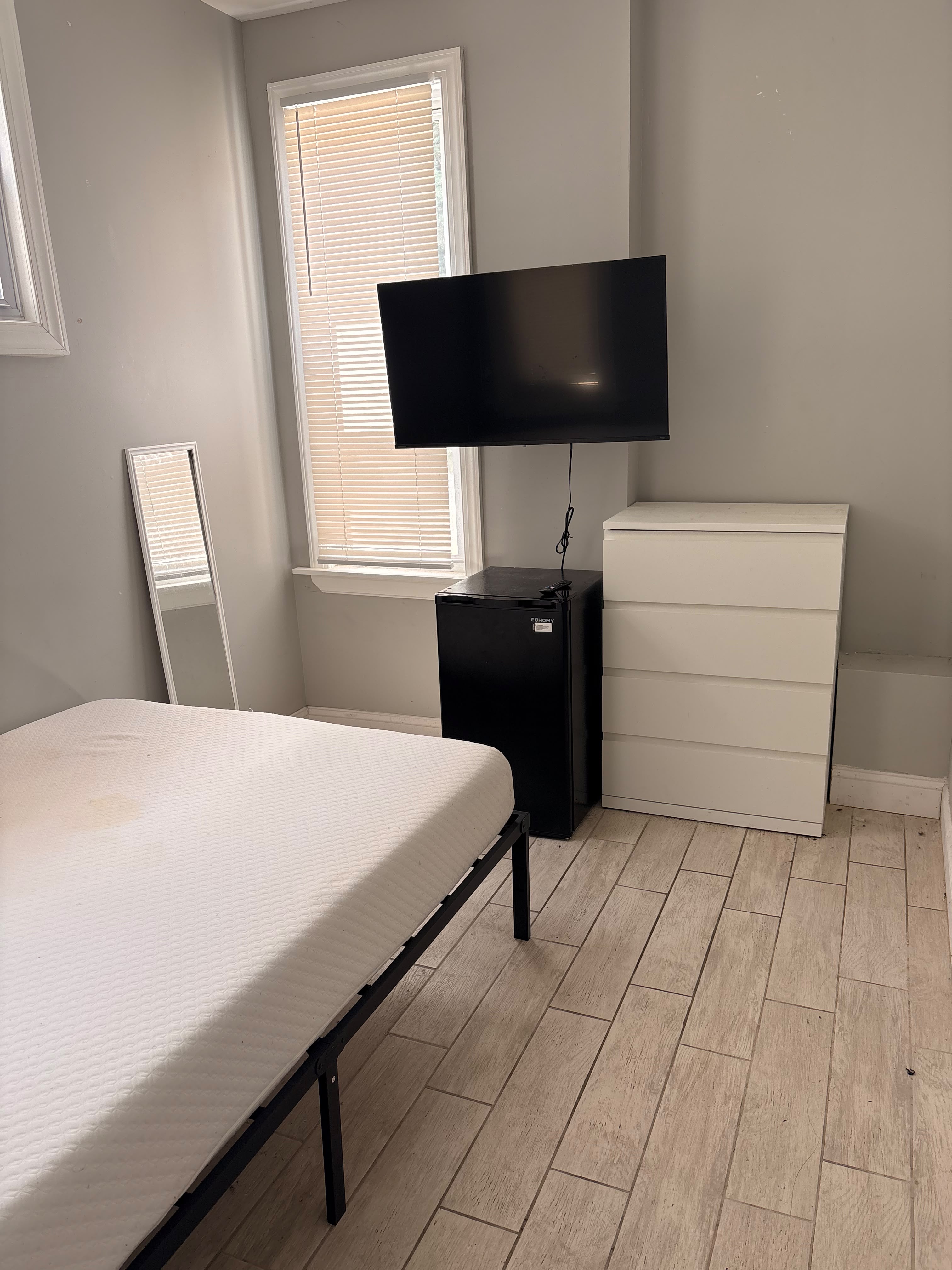 Furnished KTC Roomster bedroom in Philadelphia